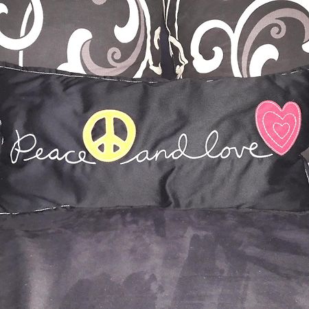 Peace & Love Zagreb Bagian luar foto